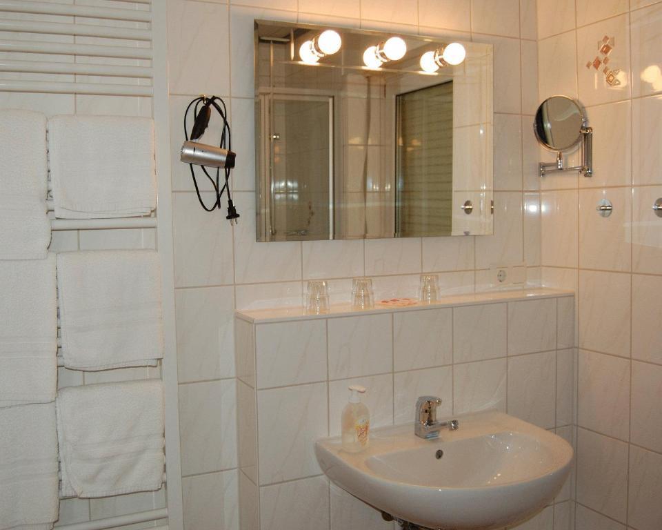 Hotel Sonne - Haus 2 Idstein Δωμάτιο φωτογραφία